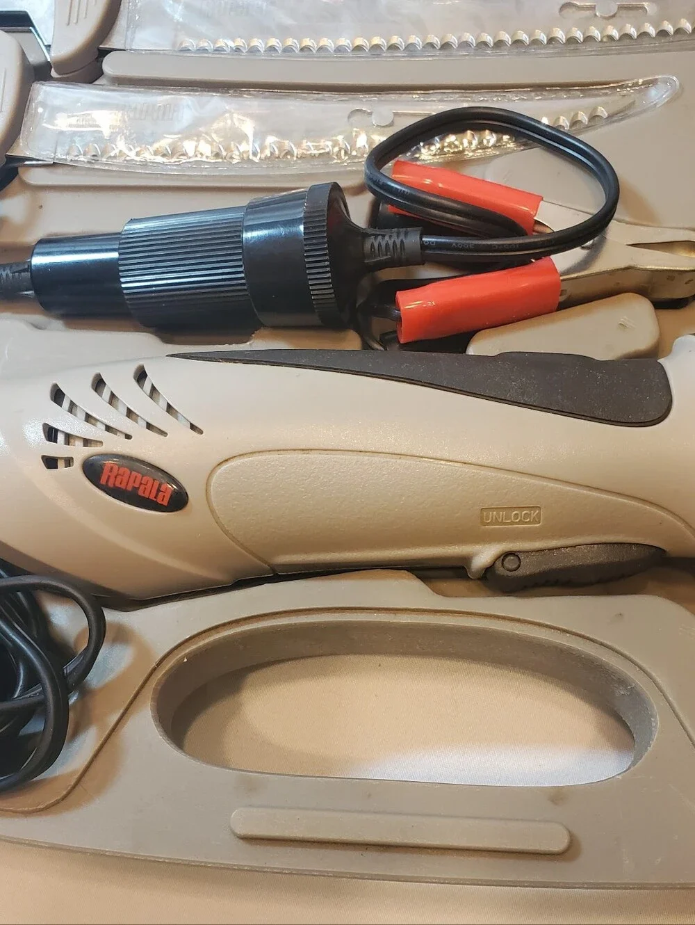 Rapala Electric Fillet Knife Hard Shell Tackle Case 2 Blades Battery Charger EUC